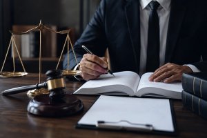 Уголовная защита: значение, задачи и роль адвоката в уголовном процессе
