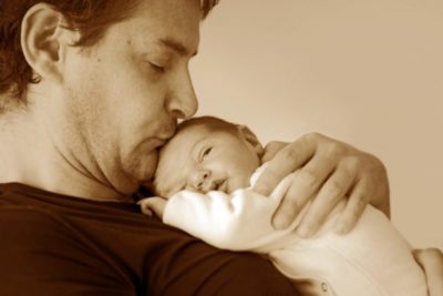 как оформить отцовство на ребенка