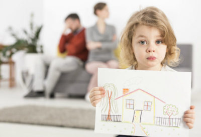 как переоформить квартиру на детей